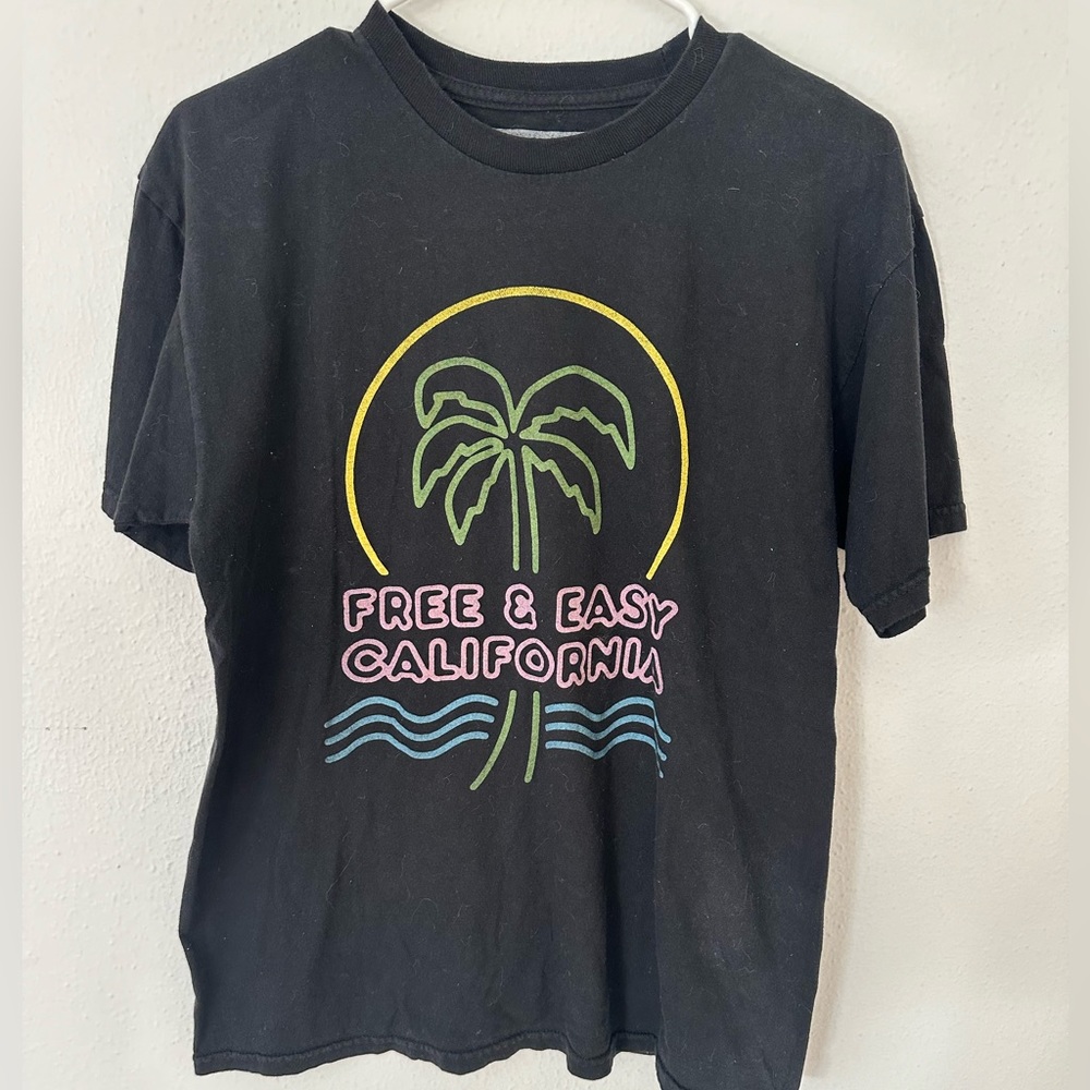 Free & Easy Tee